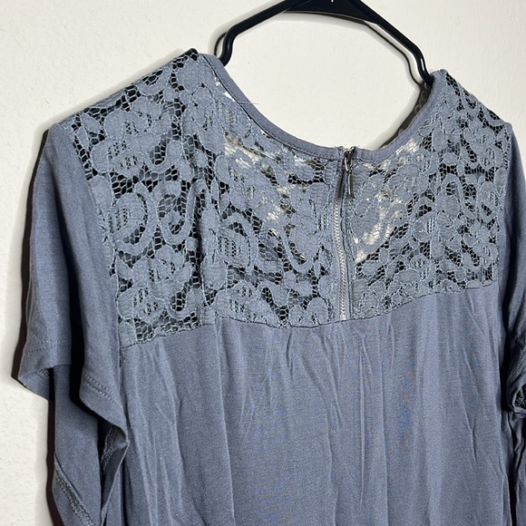 Gray New York & Company Partial Lace Top - Picture 4 of 6